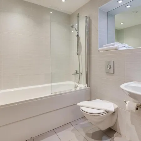 Roomzzz Headingley ليدز