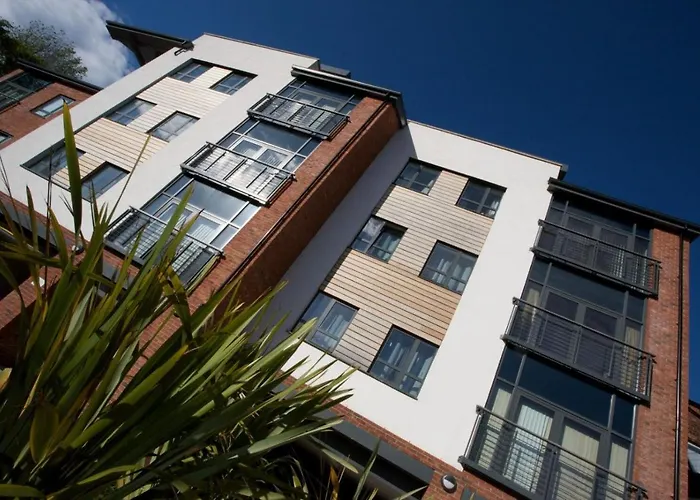 Aparthotel Roomzzz Headingley