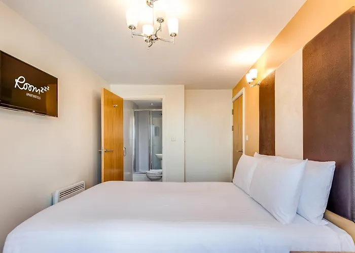 Roomzzz Headingley 4*