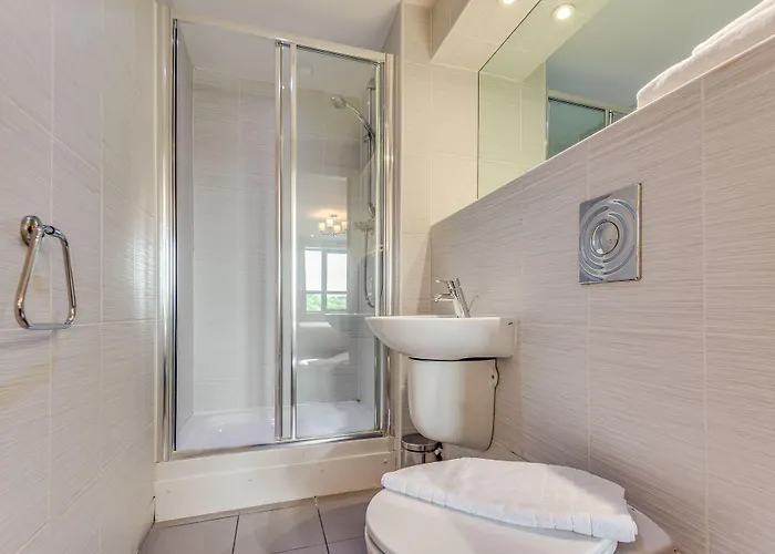 Roomzzz Headingley ليدز