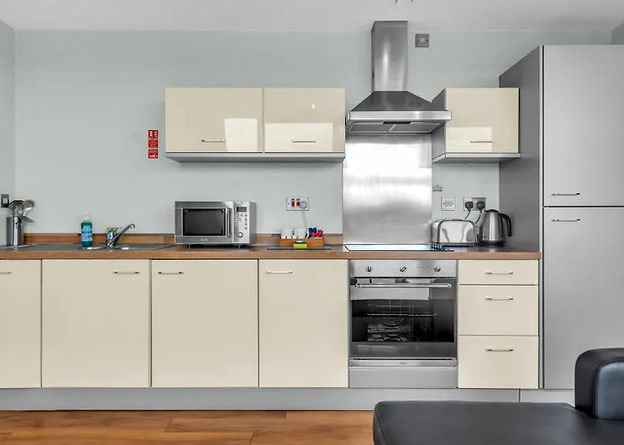 Roomzzz Headingley شقة فندقية ليدز