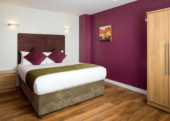 Roomzzz Headingley 4*