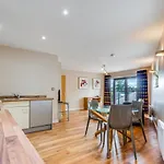 Roomzzz Headingley 4* ليدز