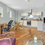Roomzzz Headingley ليدز