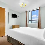 Roomzzz Headingley شقة فندقية ليدز
