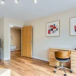 Roomzzz Headingley 4*