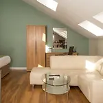 Roomzzz Headingley ليدز