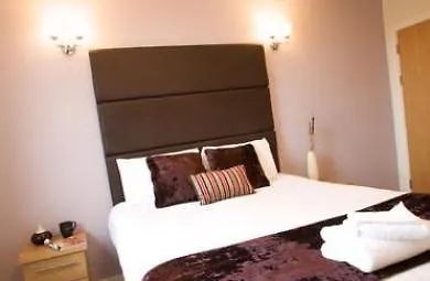 Roomzzz Headingley 4*