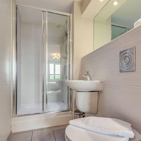 Roomzzz Headingley ليدز