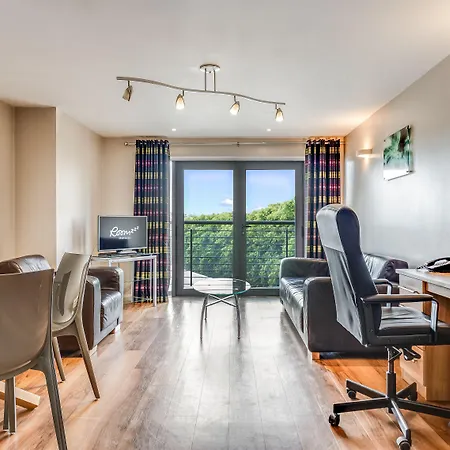 Roomzzz Headingley شقة فندقية ليدز