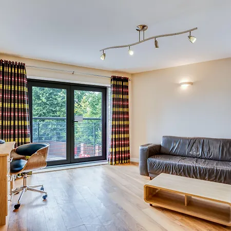 Roomzzz Headingley شقة فندقية ليدز