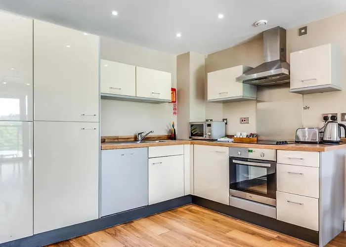 Апарт-отель Roomzzz Headingley