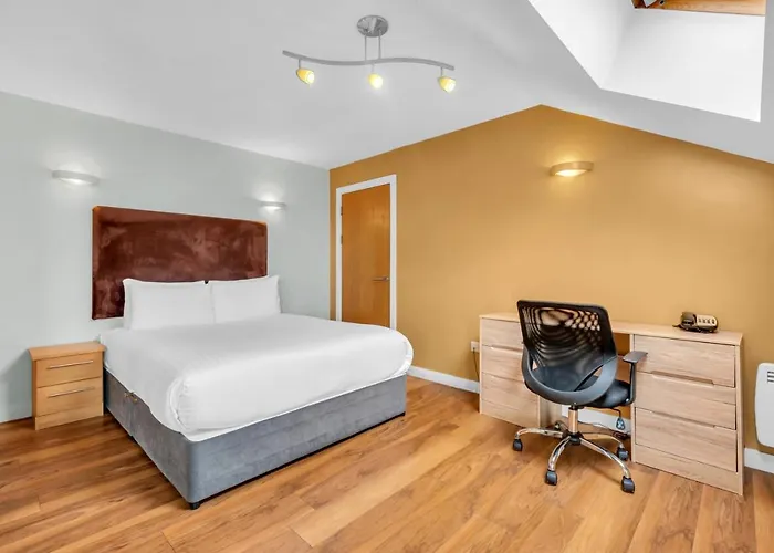 Roomzzz Headingley Апарт-отель