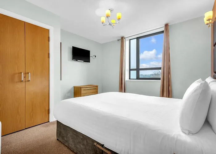 Roomzzz Headingley Апарт-отель Лидс