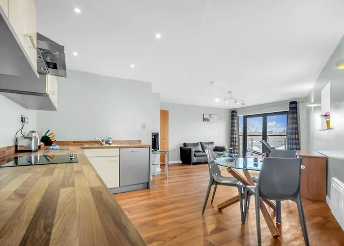 Апарт-отель Roomzzz Headingley