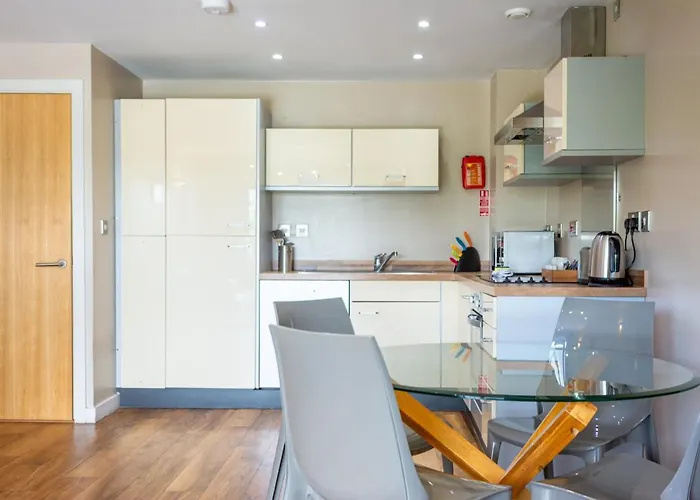 Roomzzz Headingley Апарт-отель 4*