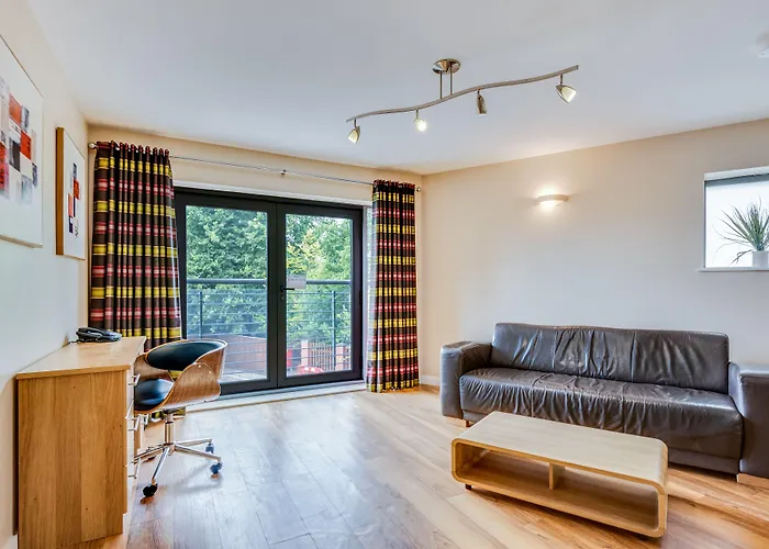 Roomzzz Headingley Апарт-отель Лидс