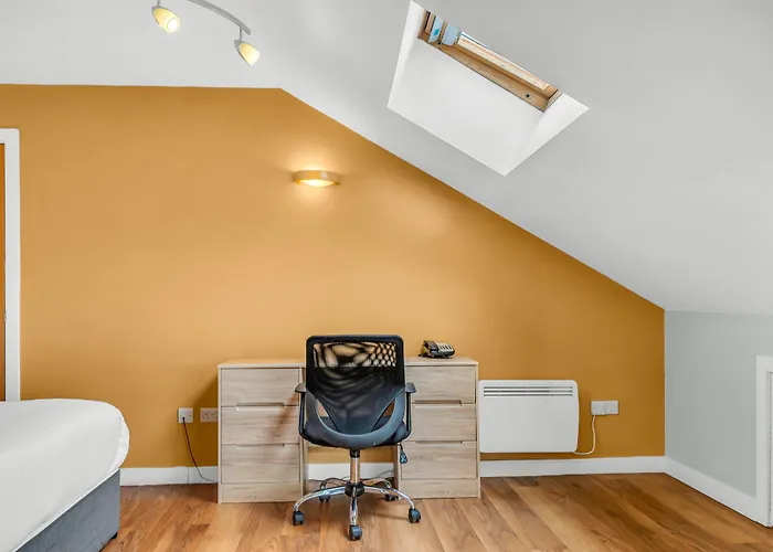 Roomzzz Headingley Апарт-отель 4*