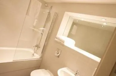 Roomzzz Leeds Headingley Апарт-готель Лідс