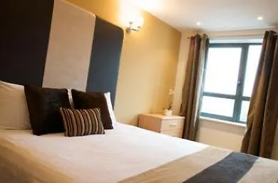 Апарт-готель Roomzzz Leeds Headingley 4*