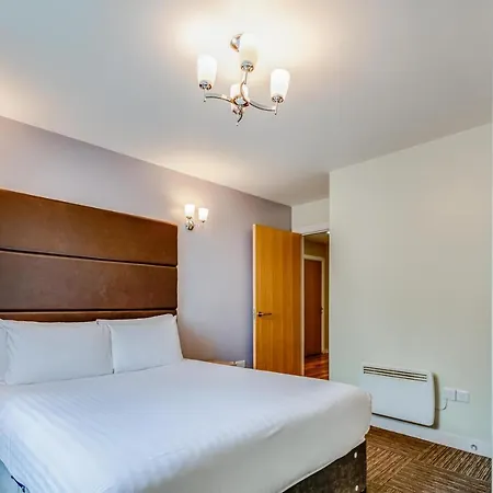 Roomzzz Leeds Headingley Апарт-готель