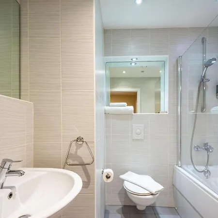 Апарт-готель Roomzzz Leeds Headingley Лідс