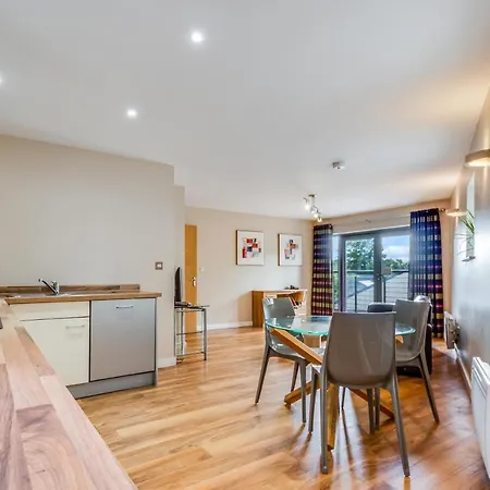 Roomzzz Leeds Headingley 4* Лідс