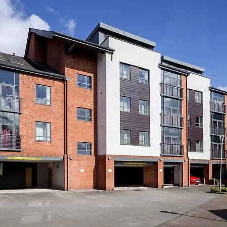 Апарт-готель Roomzzz Leeds Headingley