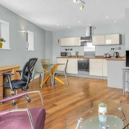 Roomzzz Leeds Headingley Лідс