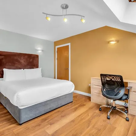 Roomzzz Leeds Headingley Апарт-готель
