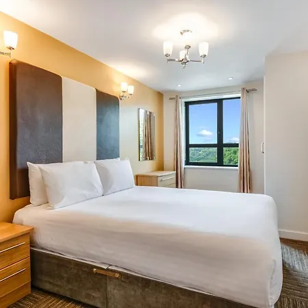 Апарт-готель Roomzzz Leeds Headingley Лідс