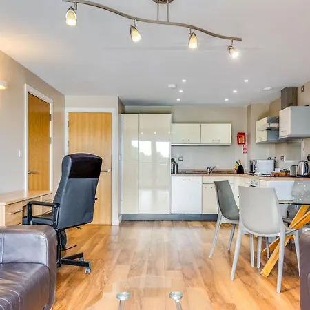 Roomzzz Leeds Headingley Лідс